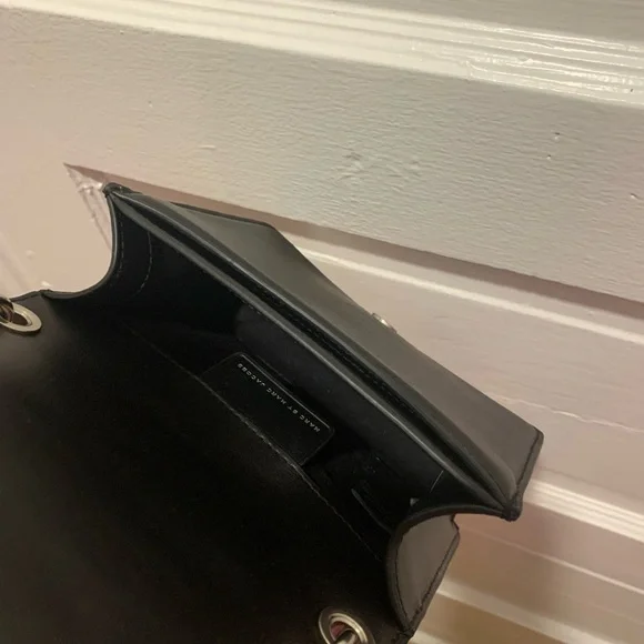 Elegant Black Handbag with Crystal Buckle - Picture 6 of 8